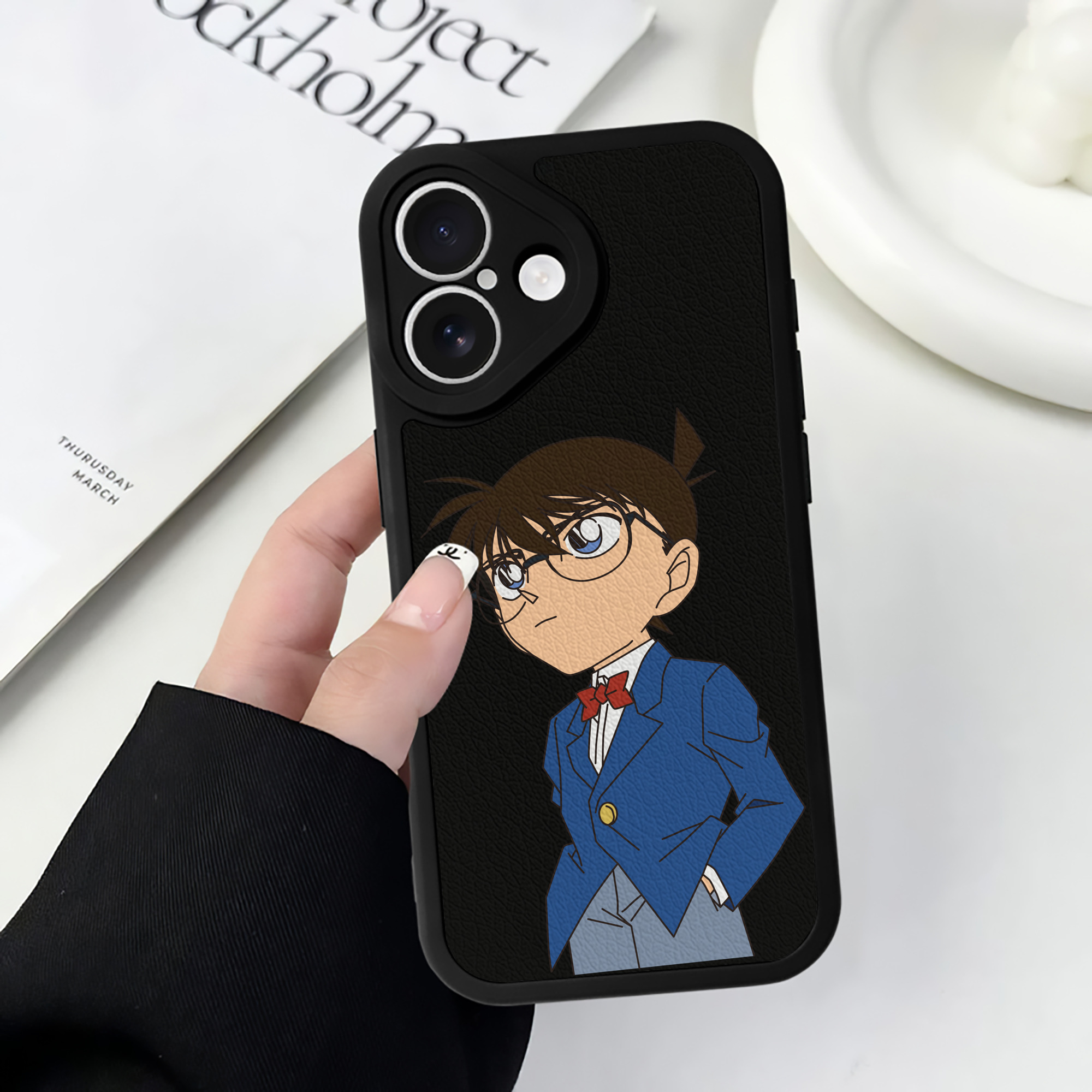 （画像用） 名探偵コナン 江戸川 コナン Detective Conan Conan Edogawa 【iPhone 16シリーズ対応】シリコンスマホケース（レザー調） 材質：シリコン